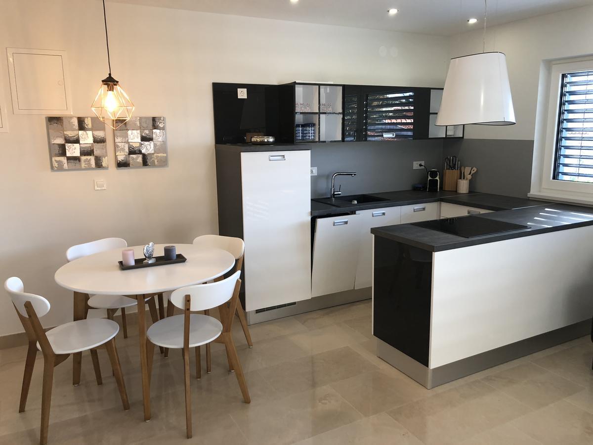 Apartments Svetec Vir Ngoại thất bức ảnh